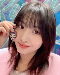 悲報】TWICEモモさん、おっぱいデカすぎる : 女子アナお宝画像速報－5chまとめ
