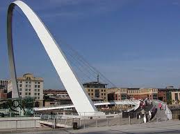 The gateshead millennium bridge is a pedestrian and cyclist tilt bridge spanning the river tyne in england between gateshead on the south bank, and newcastle upon tyne on the north bank. Tilt Bridge Wikipedia