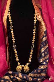 Padmaja gold watimani mangalsutra is yet another irresistible design with colourful beads lining the bottom of the pendant. 30 Mangalsutra Designs Ideas Mangalsutra Designs Gold Mangalsutra Mangalsutra