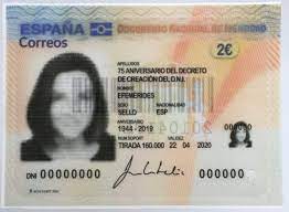 Auf diesen wurden zwar name und direkte verwandte vermerkt, ohne bild taugten diese ausweise aber wenig, um wirklich die identität des besitzers zu beweisen. Spanien Espana 2020 Nr 5440 75 Jahre Dni Ausweis Personalausweis Briefmarkenhaus Engel