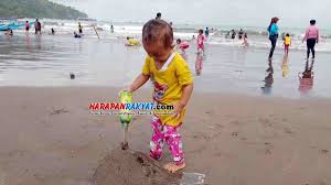 Pantai pangandaran sudah terkenal di kalangan wisatawan domestik hingga asing, bahkan di banyak tidak perlu khawatir karena bus ini ada sepanjang hari hingga pukul 10.00 di malam hari, jadi anda tidak. Objek Wisata Pantai Pangandaran Dibanjiri Ribuan Wisatawan