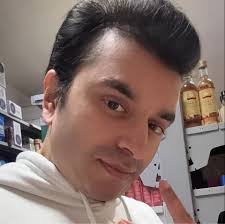 CamSoda“ macht übrigens darauf aufmerksam, dass ein erigierter Penis sich  besonders gut eignet. 🍆