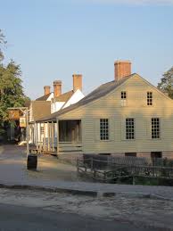 Colonial Williamsburg Rebuilt On Its Original Location Charlton S Coffee Hous Colonial Williamsburg Virginia Colonial Williamsburg Va Colonial Williamsburg
