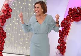 A tv guia vem agora garantir que a apresentadora vai regressar aos 51 anos à sic após terminar o oficialmente o vínculo com a tvi, é que existem dois meses para cumprir. Sic Descarta Fatima Lopes E Garante Nao Ser Parte Interessada Na Sua Saida Da Tvi