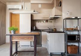 Buone notizie per tutti coloro che hanno una cucina dalle piccole dimensioni e che soffrono questa cosa sia quando ci sono ospiti, ma anche. Arredare Una Cucina Piccola E Stretta Consigli Ed Opportunita