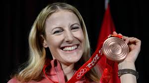 Fanny Smith erhält auf ihrem Weg zurück Unterstützung von Mutter Natur,  nachdem zu hohe Temperaturen die Rennen in Oberwiesenthal verhindern