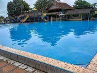 Disetiap wahana kita diharuskan membayar ya. Berenang Di Mata Air Cikoromoy Pandeglang Segar