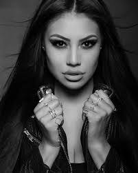 Diane Monkman's Instagram, Twitter & Facebook