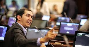 La ley de borrón y cuenta nueva es una amnistía que por única vez permitirá sacar de la base de datos de las centrales de riesgo a quienes paguen su deuda reportada en los primeros doce meses de vigencia de la norma o a quienes lo hayan hecho con anterioridad. En El Congreso Le Dicen No Al Proyecto De Borron Y Cuenta Nueva Entornointeligente