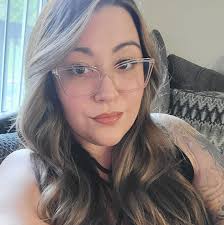 What social activities are available for young adults in Davie?