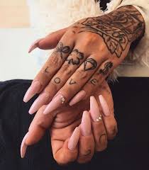 Mini tattoos žhavé tetování tetování na kotníku fake tattoos. 22 Prsty Ideas Prst Tetovani Napady Na Tetovani