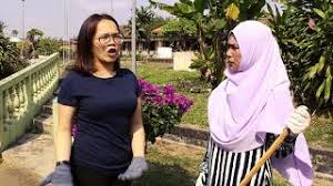 Oleh karena itu, hendaklah orang tua yang menginginkan kesholehan pada anaknya untuk giat melakukan amal sholih yang di dalamnya terdapat adapun hal ini sampai dilalaikan oleh orang tua, maka akan berakibat sebaliknya. Csr Di Rumah Orang Tua Tua Cheng Melaka 2018 Cute766