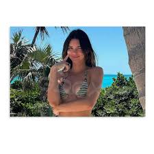 Amazon.com: SUKWA Kendall Jenner - Póster sexy de 2 lienzos en lienzo para  decoración de dormitorio, oficina, habitación, regalo, sin marco, 30 x 20  ...