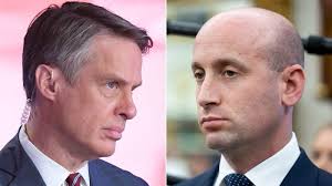 Brian Stelter: "Around 10:15, the press secretary told Fox that an unnamed  ABC official had "said they will be taking action." According to a source,  ABC had already settled