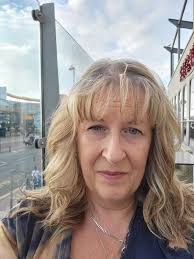 Hi, my name is Amanda and I have felt compelled to join due to the fact  that as I approach my golden years of nearly 58 my own level of dullness  astounds