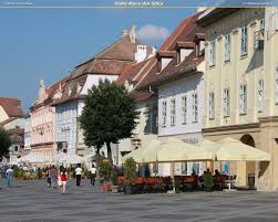 In piata mare sibiu, in centru, se poate vedea palatul brukenthal. Piata Mare Din Sibiu Poza Zilei Din Sibiu