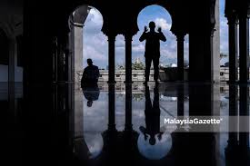 Siput dan kuala kangsar grik, pengkalan hulu, lenggong temengor, belum lumut, teluk intan, bagan datoh, kg.gajah, sri iskandar, beruas,parit, setiawan isyak. Waktu Subuh Di Perak Ditambah Lapan Minit Mulai Esok