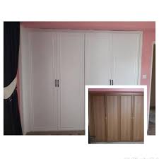 Beyaz ahşap profesyonel boyama mutfak dolabı. Kahverengi Dolabi Beyaza Boyama