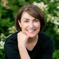 Linda Funari's Instagram, Twitter & Facebook