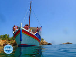 Zona notte con due letti singoli accoppiabili, armadio con cassettiera, tavolo bagaglio e. Zorbas Island Kokkini Hani Creta Grecia Appartamenti In Affitto