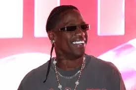 Travis Doll's Instagram, Twitter & Facebook