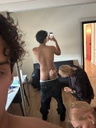 Omar Apollos Bun Touch-Up + JD Vance Imagines Himself As Trumps Wife +  Biden To Display AIDS Memorial Quilt At White House + MORE! — 6-PACK - Boy  Culture : Covering Hot