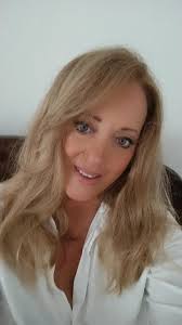 APPELLO URGENTE: AIUTIAMO QUESTA PERSONA A TROVARE UN LAVORO E UNA CASA!  Lei si chiama Marisa, è un'amica che conosco da quasi 10 anni. Proviene da  una situazione molto difficile di violenza