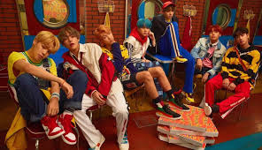 The group bts released a family photo at the 2020 bts festa prepared to mark the seventh anniversary of its debut. Bts Rolls 6th Anniversary Program Festa With Family Portraits
