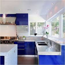 مطابخ صغيرة في غاية الأناقة و بتصميم راائع موقع يالالة Yalalla Com عالم المرأة بعيون مغربية Blue Cabinets Contemporary Kitchen Blue Kitchens