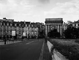 Bordeaux Porte De Bourgogne Fuji Gs645 Ilford Hp5 400 Iso Bordeaux Bordeauxmaville Igersbordeaux Bordeauxlife Bordeauxmetropole Igersgironde Photogr