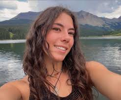 Looking for a fourth roomie for our house close to MUMC. Ideally be a  student. For all the info message us at +44 7938 120112 or email at  casaholanda1234@gmail.com .