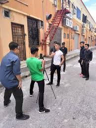 Lepasan kolej komuniti yang berkelayakan dapat meneruskan pengajian peringkat diploma di kolej komuniti, politeknik atau institut pengajian tinggi yang lain. Salam Jumaat Yg Penuh Kolej Komuniti Tanjong Karang Facebook