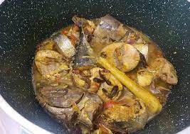 Masakan ini biasanya disajikan bersama dengan papeda Resipi Ikan Masak Kunyit Rupanya Mudah Resepi Masakan Percuma