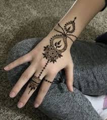 Jangan lupa untuk menghias bagian jari juga ya. 100 Ide Henna Anak Henna Desain Henna Tato Henna