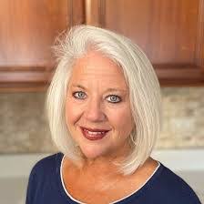 Leslie Layne's Instagram, Twitter & Facebook