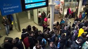 Au japon, le tunnel de seikan est plus long et plus profond que le tunnel sous la manche, mais sans tunnel de service. Incendie Eurotunnel Tous Les Eurostar Circuleront Dimanche Avec Des Retards L Express
