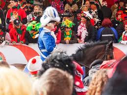 Das bestimmen des datums ist eigentlich ganz einfach. Rosenmontagszug 2017 In Koln Pferd Sturzt Kran Angefordert