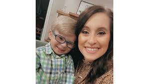 Melissa Calhoun's Instagram, Twitter & Facebook