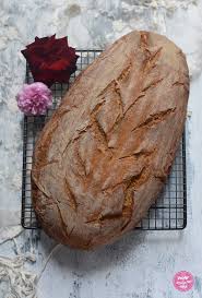 Eine Ode An Das Gute Alte Butterbrot Buttermilchbrot Und Roggensauerteigbrot Mit Rosenbutter Sugar Rose Milchbrotchen Buttermilchbrot Brot Backen