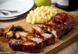 Após 1:30 minutos de forno, retire a costelinha do papel alumínio, passe o molho barbecue, devolva ao forno. Costelinha Ao Molho Barbecue Como Fazer Cozinha A Dois