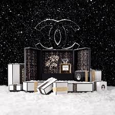 Lily Rose Depp Stars In Chanel No 5 S Snowy Holiday Campaign In 2020 Holiday Campaign Lily Rose Lily Rose Depp