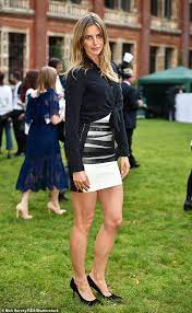 She currently lives in a lavish west london mansion. Jamie Redknapp Ist Mit Dem Schwedischen Model Frida Andersson Lourie Zusammen Nachdem Er Sich Von Ex Frau Louise Getrennt Hat Nach Welt