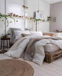 Schlafzimmer Komplett Mit Boxspringbett Ein Dichtes Bett Belag Auf Palettenbett Mobel Selber Bauen A Bedroom Design Trends Bedroom Design Home Decor Bedroom