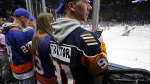 Bitter islanders fans whine about john tavares leaving team in embarrassing video. Islanders Fans Show Their Displeasure Toward Tavares Prohockeytalk Nbc Sports