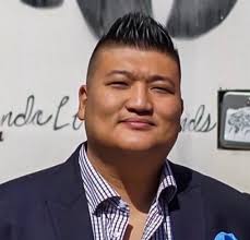 Industry trailblazer signs