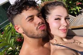 Virginia had at least 1 relationship in the past. Apos Lipo Virginia Fonseca Revela Que Casamento Com Ze Felipe Esta Proximo