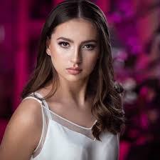 Paige Richards's Instagram, Twitter & Facebook