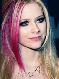 Avril Lavigne Pink Hair And Pretty Eyes Belleza Mujer Belleza De Mujer Cantantes Femeninas