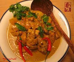 Richly Spiced Cambodian Chicken Curry Epicureanpiranha Com Khmer Food Curry Chicken Cambodian Food