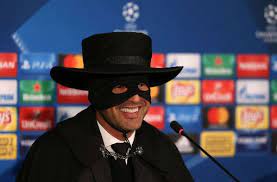 Die as roma sucht für die kommende saison einen neuen trainer. Uefa Champions League Donezk Trainer Paulo Fonseca Tritt Als Zorro Vor Die Presse Fussball Stuttgarter Zeitung